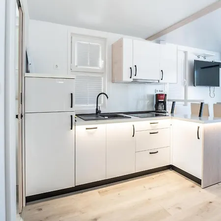 Botel Modern Houseboat With Whirlpool In Novigrad
