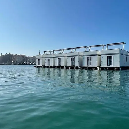Modern Houseboat With Whirlpool In Novigrad 3* Novigrad Istria