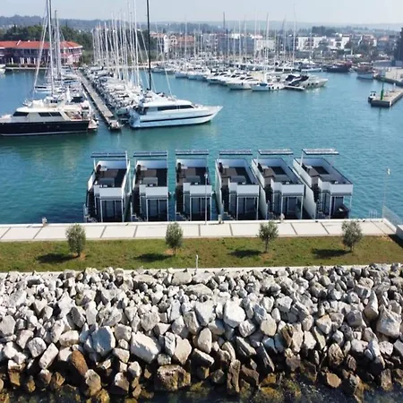 Botel Modern Houseboat With Whirlpool In Novigrad
